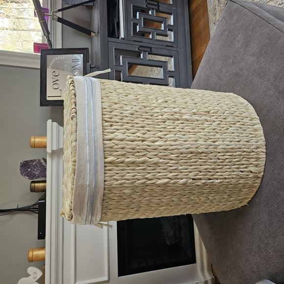 HOTEL ΜΑΥΖΟΝ BY RGI HOME Half Moon Wicker Laundry Hamper Basket with Lid Handles - Picture 7 of 16